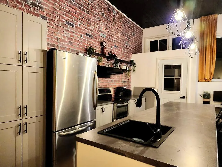 Loft Style Industriel-Centre-Ville+Parking Gratuit Quebec City Apartment
