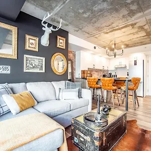  Apartment Quebec, Rustique Chic En Ville, Piscine Sur Le Toit Pour 2 A 6 Invites