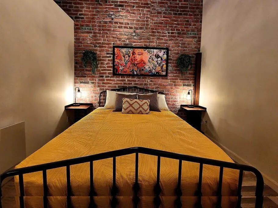 Loft Style Industriel-Centre-Ville+Parking Gratuit Quebec City