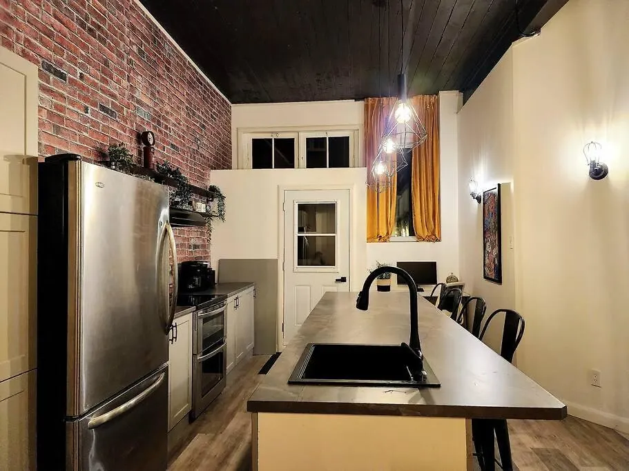 Apartment Loft Style Industriel-Centre-Ville+Parking Gratuit Quebec City