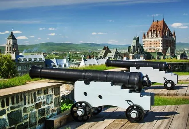 Loft Style Industriel-Centre-Ville+Parking Gratuit Quebec City Canada